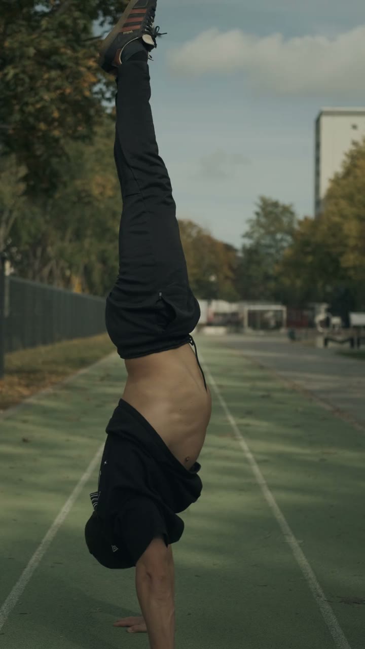 Den Vital in a handstand in a Berlin park